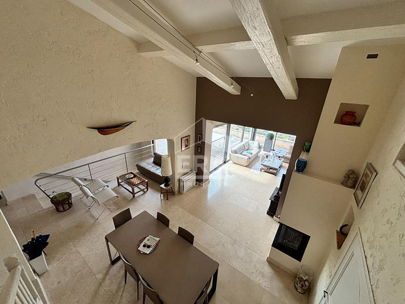 Maison - 225 m² - 7 pièces