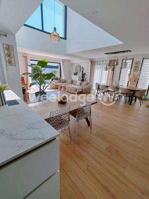 Maison contemporaine - 197 m² - 6 pièces