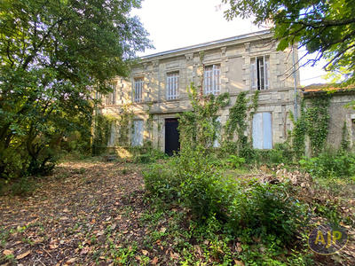 Maison - 375 m² - 13 pièces