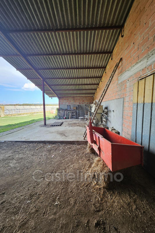 Maison - 590 m² - 1 pièce