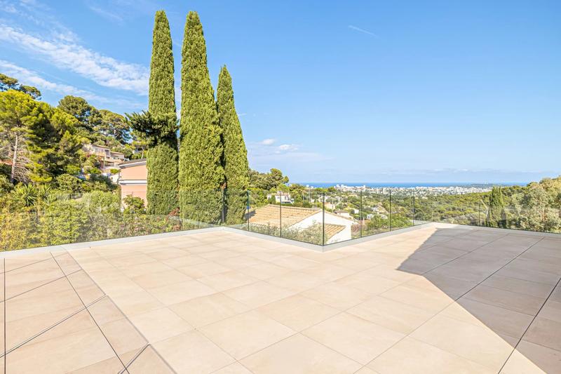 Maison - 375 m² - 10 pièces