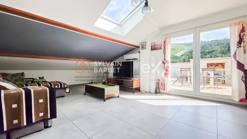 Appartement - 100 m² - 4 pièces