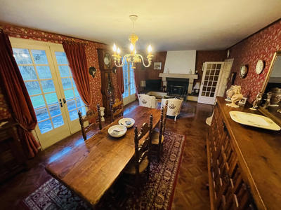 Maison - 208 m² - 8 pièces