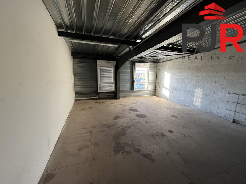 Local d'activités - 267 m²
