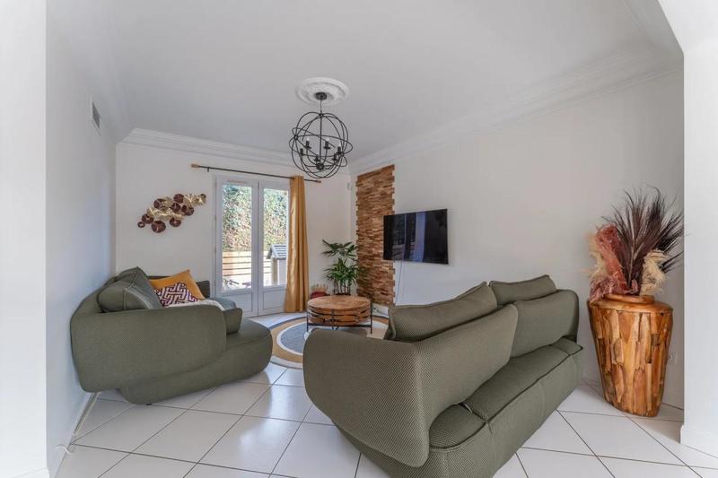 Maison - 232 m² - 8 pièces