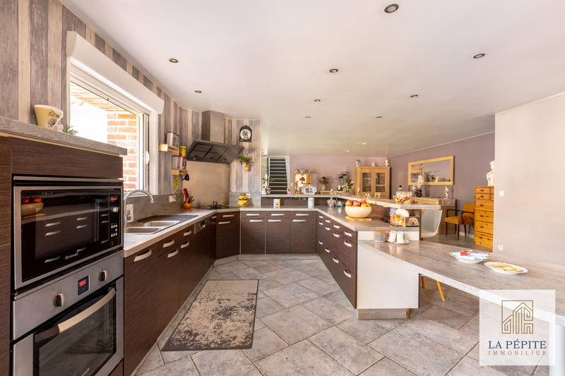 Maison - 216 m² - 6 pièces