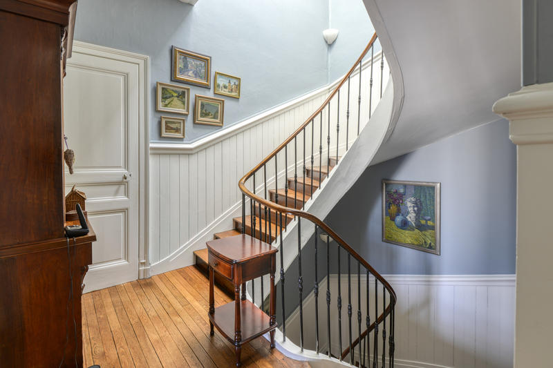 Maison - 214 m² - 10 pièces