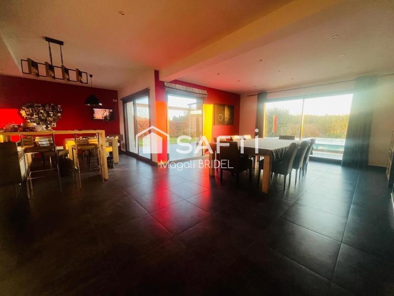 Maison - 270 m² - 10 pièces