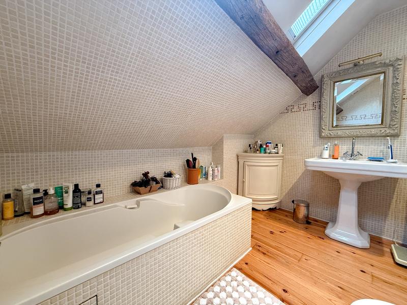 Maison - 280 m² - 10 pièces