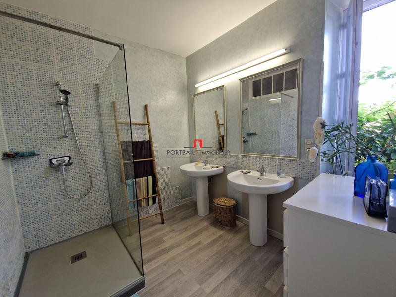 Maison - 200 m² - 5 pièces