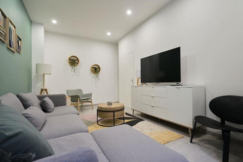 Maison - 143 m² - 9 pièces