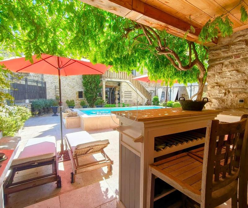 Mas - 431 m² - 10 pièces