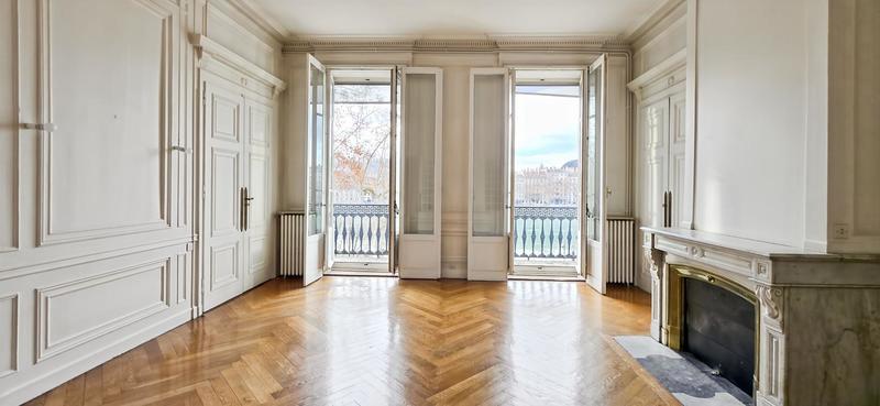 Appartement - 184 m² - 6 pièces