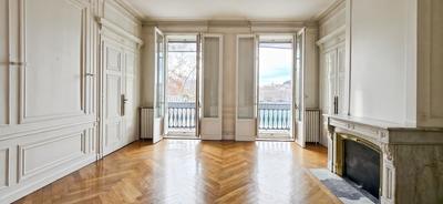 Appartement - 184 m² - 6 pièces