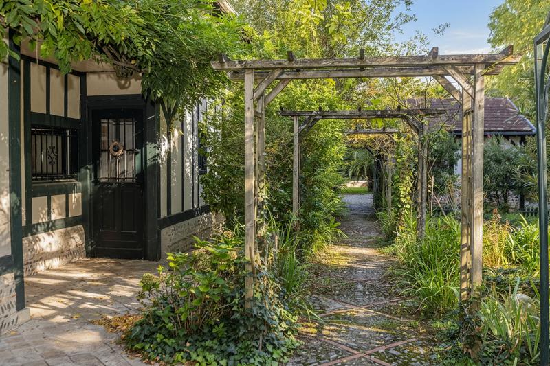 Maison - 283 m² - 13 pièces