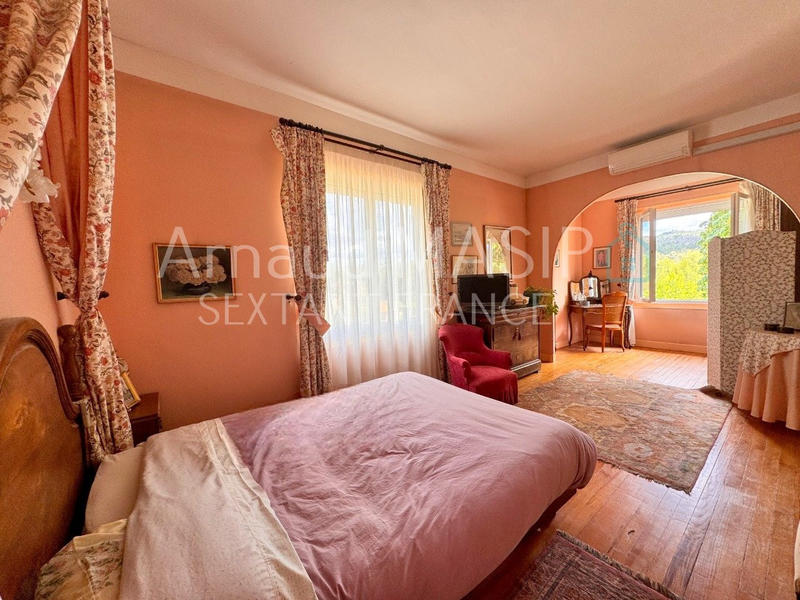 Maison - 180 m² - 7 pièces