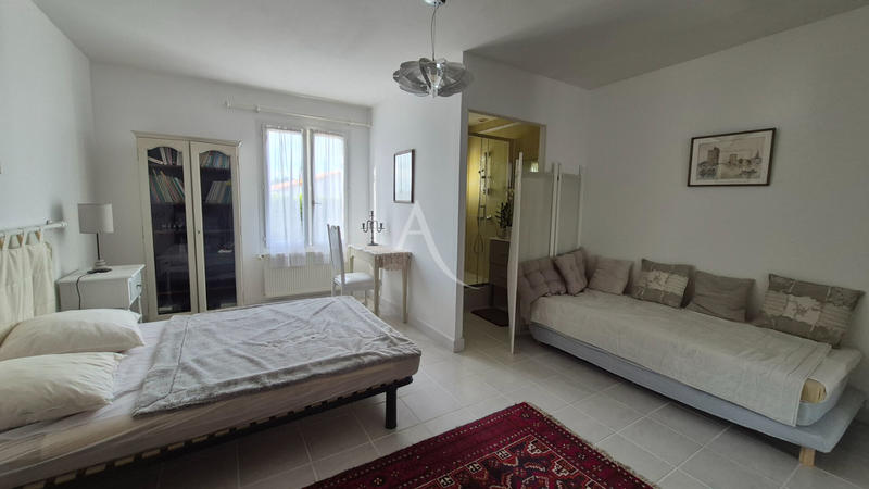 Maison - 247 m² - 8 pièces