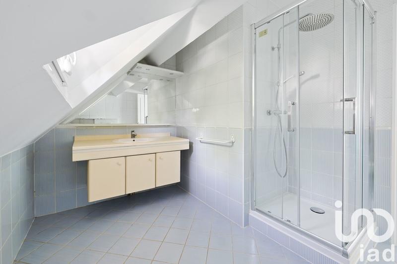 Maison - 203 m² - 9 pièces