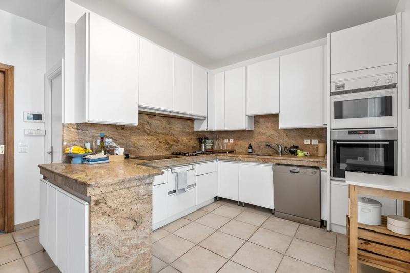 Maison - 467 m² - 10 pièces