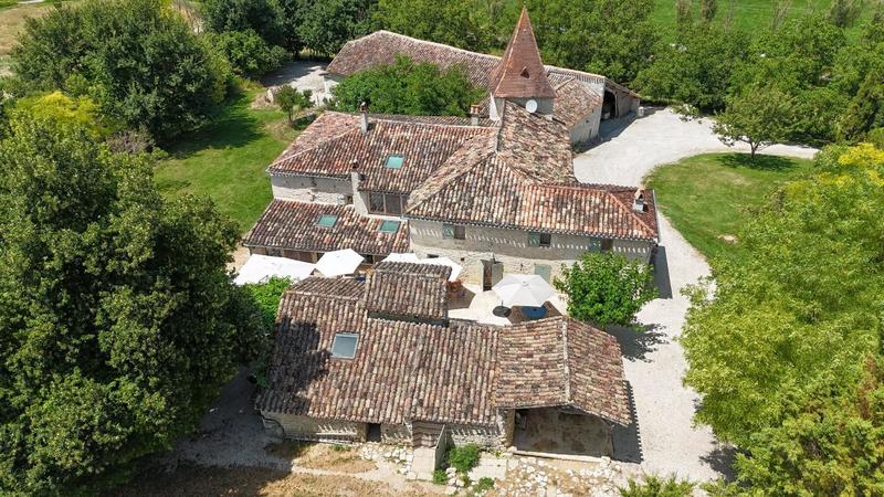 Corps de ferme - 319 m² - 9 pièces