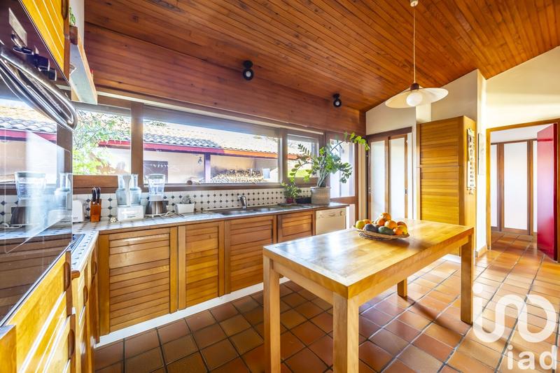 Maison - 300 m² - 6 pièces