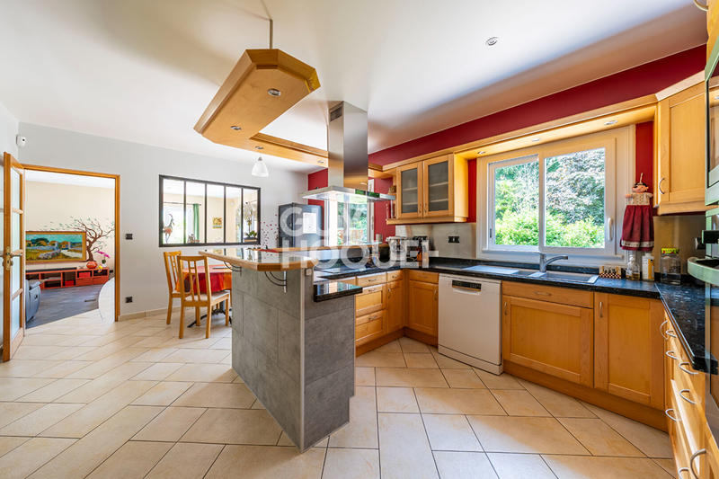 Maison - 238 m² - 8 pièces