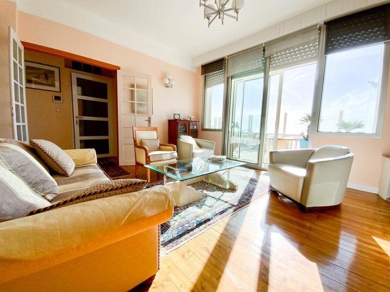 Demeure - 265 m² - 10 pièces