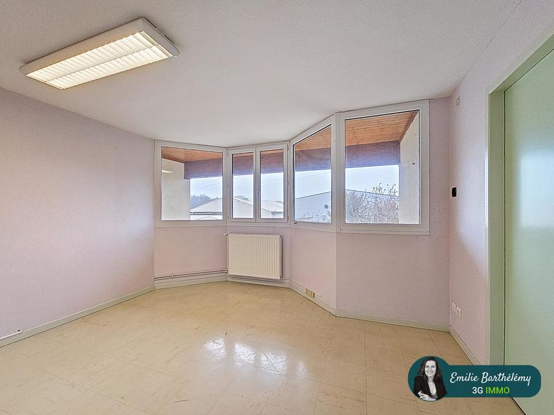 Local commercial - 174 m² - 12 pièces