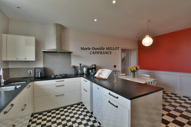 Maison bourgeoise - 240 m² - 9 pièces