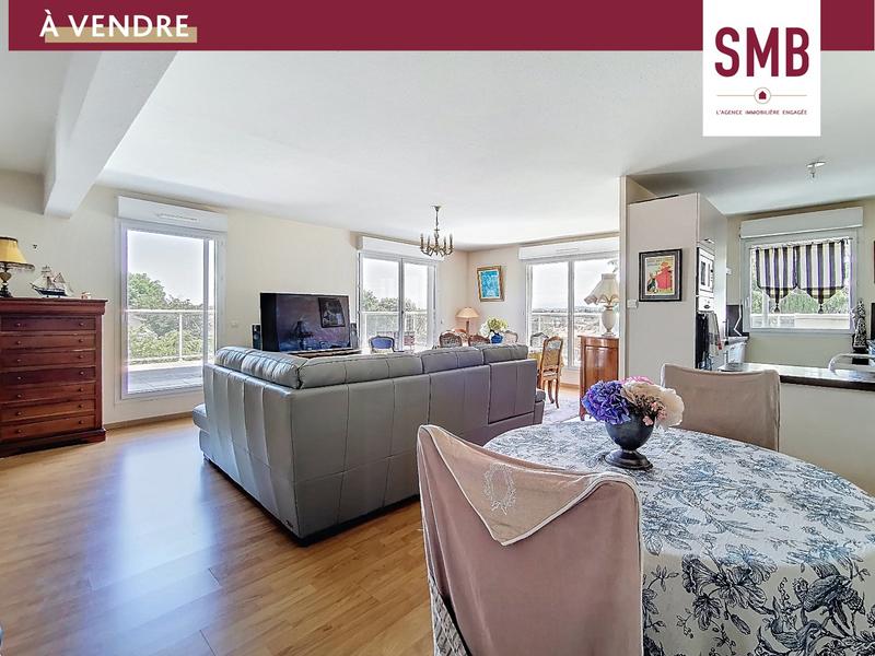 Appartement sur toit - 106 m² - 4 pièces