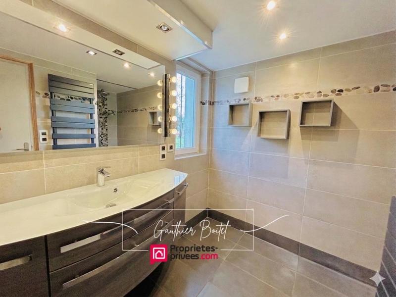 Maison - 250 m² - 9 pièces