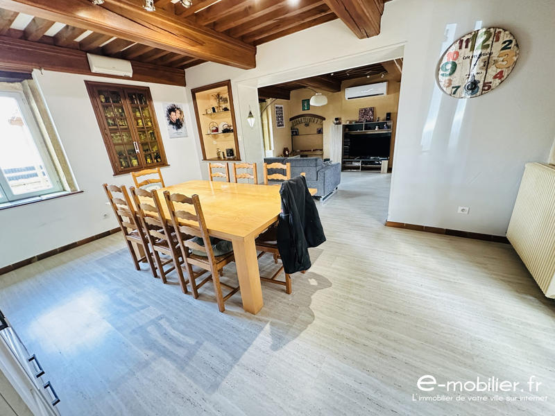 Maison - 299 m² - 12 pièces