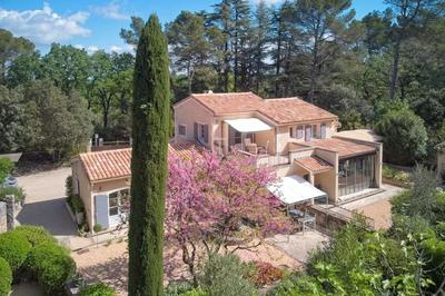 Propriété - 230 m² - 6 pièces