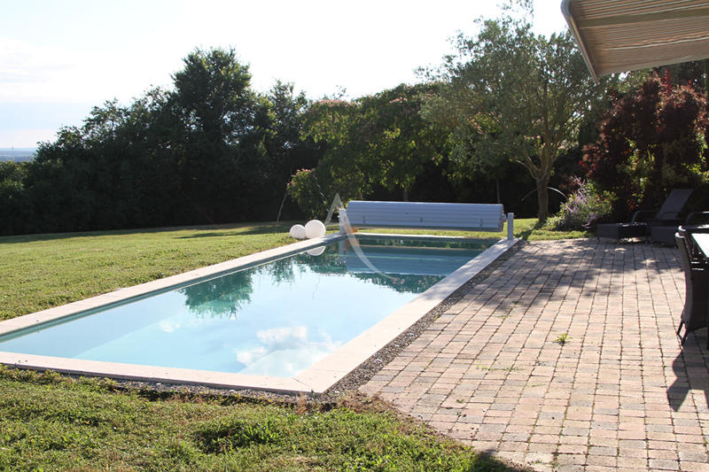 Maison - 408 m² - 7 pièces