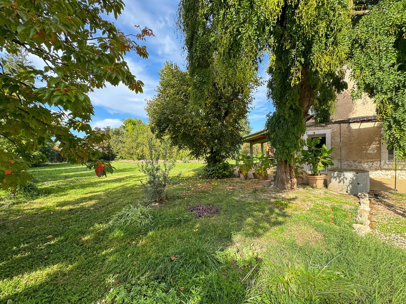 Propriété - 260 m² - 9 pièces