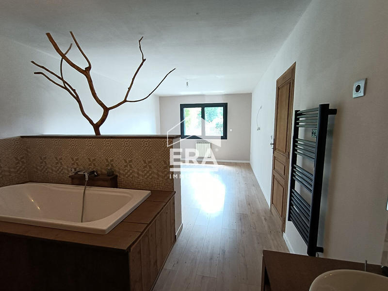 Maison - 216 m² - 5 pièces