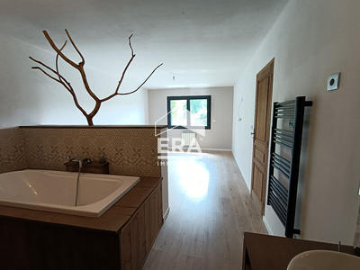 Maison - 216 m² - 5 pièces