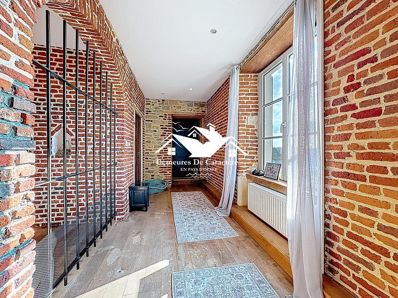 Maison - 318 m² - 12 pièces