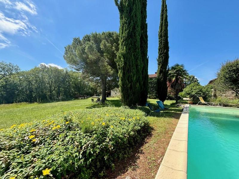 Propriété - 474 m² - 15 pièces