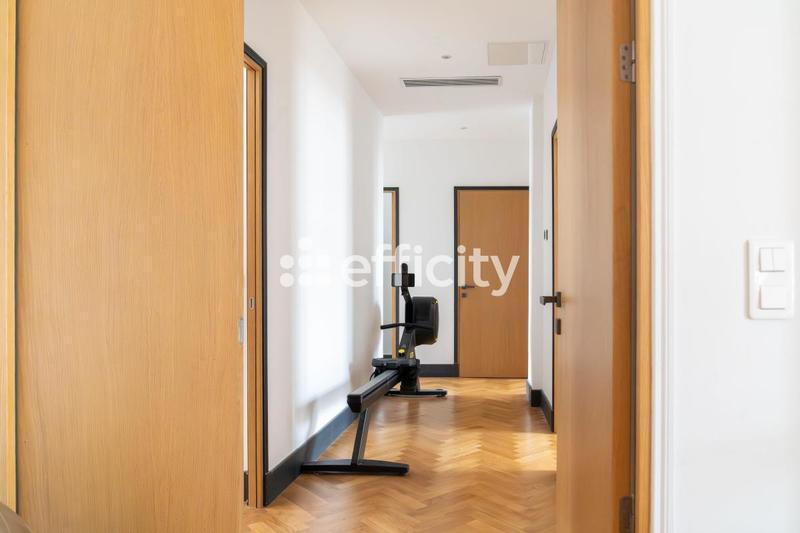 Appartement - 168 m² - 6 pièces