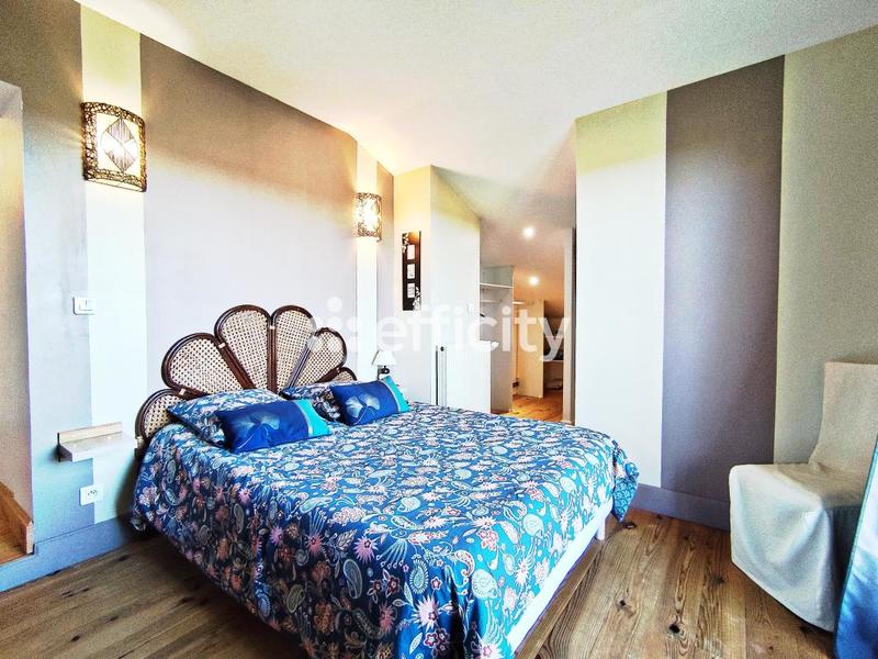 Maison - 187 m² - 8 pièces