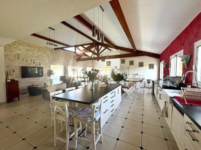 Maison - 270 m² - 6 pièces