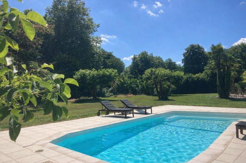 Maison en pierre - 370 m² - 11 pièces