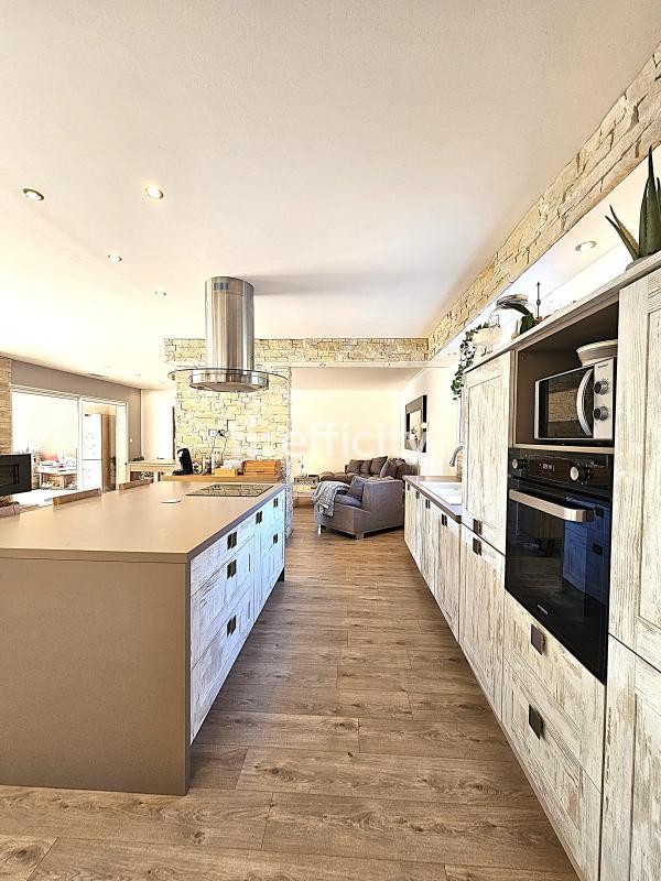 Villa - 187 m² - 7 pièces