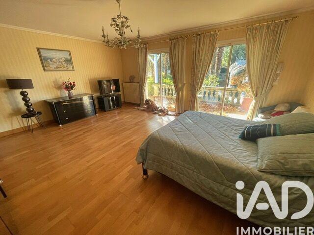 Maison - 762 m² - 17 pièces