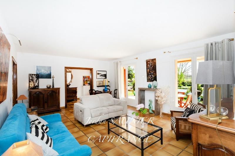 Maison - 182 m² - 7 pièces