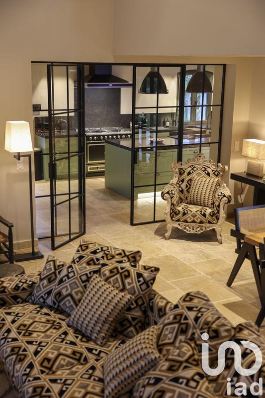 Maison - 425 m² - 8 pièces