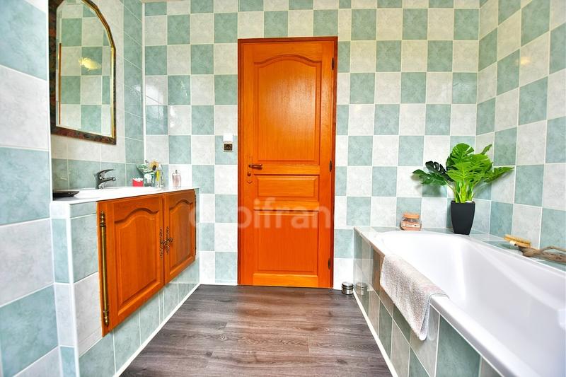 Maison - 140 m² - 5 pièces