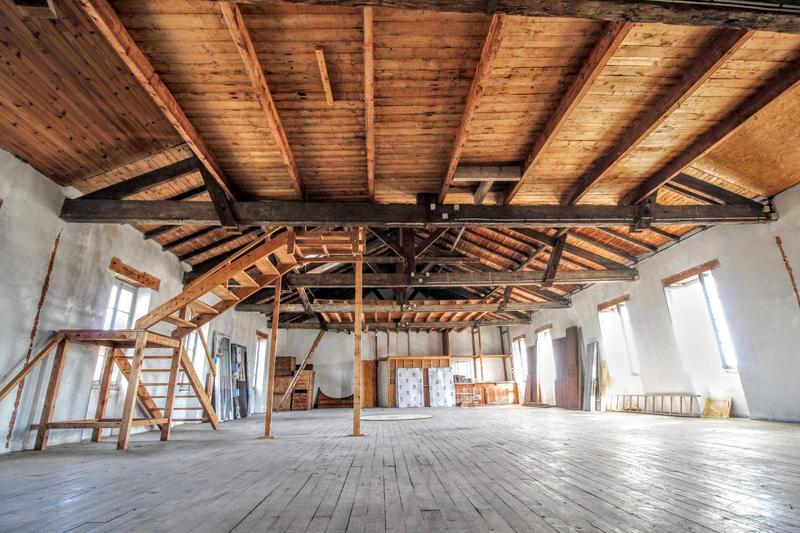 Maison ancienne - 610 m² - 2 pièces