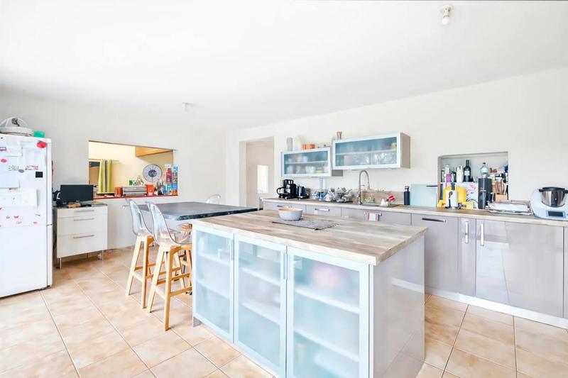 Maison - 230 m² - 5 pièces